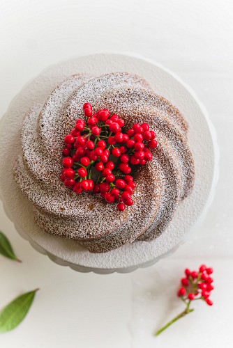 Olive oil and aniseed Bundt cake with berries