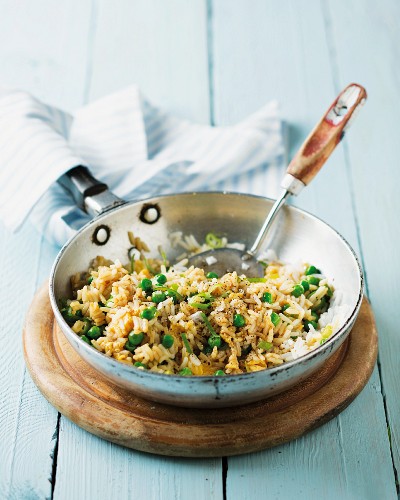Fried rices with peas and egg