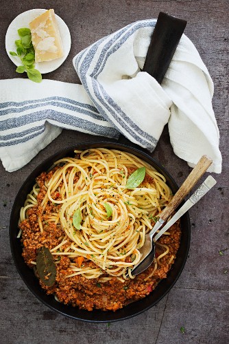 Spaghetti bolognese (seen from above)