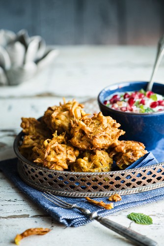 Onion Bhajis (frittierte Zwiebeln im … – Bilder kaufen – 11448241 StockFood