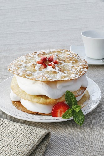Mille feuilles with vanilla cream and almonds