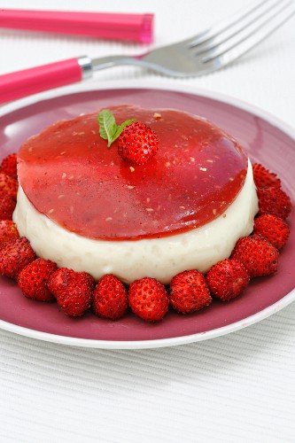 A strawberry yoghurt cake with white chocolate