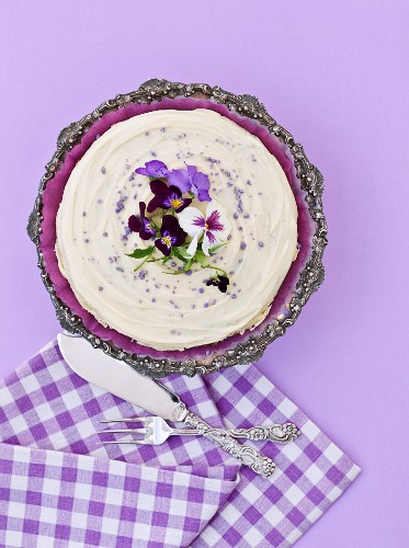 White chocolate torte with violets