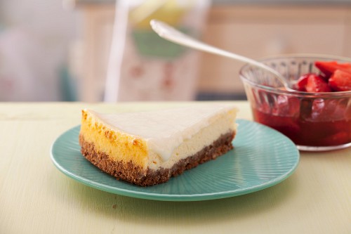 California cheesecake with sour cream icing