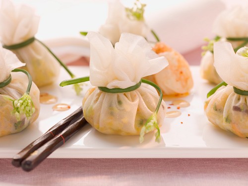 Rice paper parcels stuffed with prawns