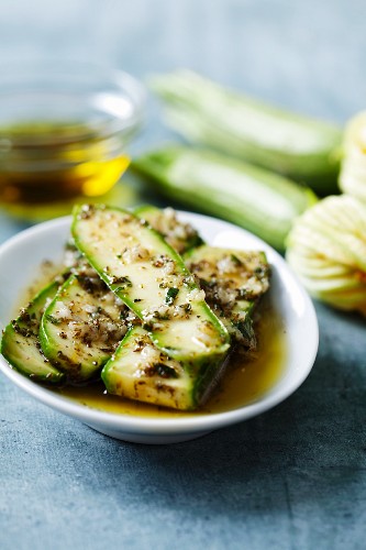 Courgette marinated with olive oil, garlic, oregano and salt (for barbecuing)