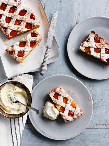 Almond tart with marmalade and cream