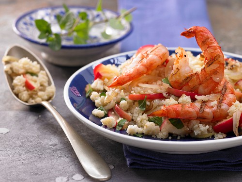 Apple and onion couscous with prawns