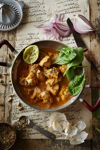 Spicy chicken curry with garlic and onion