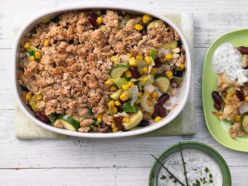 Colourful gratinated vegetables with wholemeal crumble