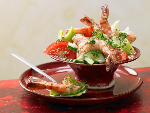 Garnelen-Gemüse-Salat mit Senf-Dressing
