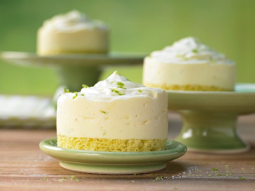 Cream cheese cake with a coconut biscuit base