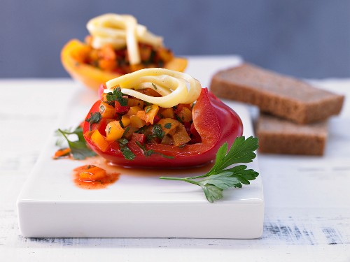 Stuffed peppers with cheese and wholemeal bread