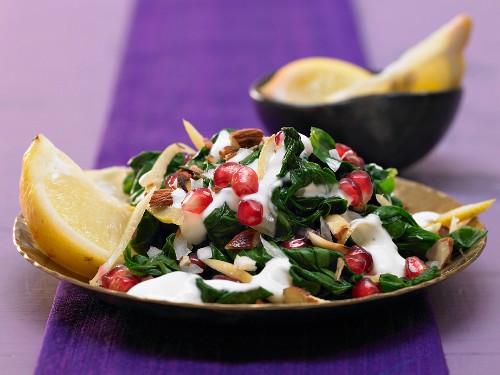 Spinach salad with pomegranate kernels and almonds (Morocco)
