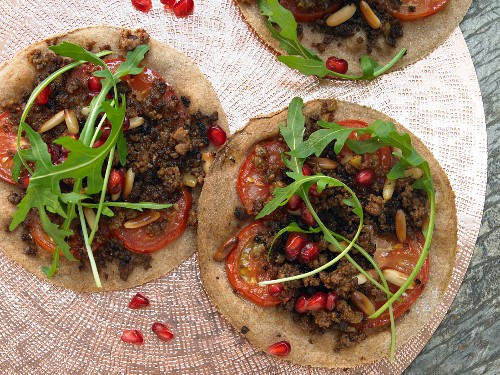 Lahmacun mit Lamm, Pinien- und und Granatäpfelkernen (Türkei)