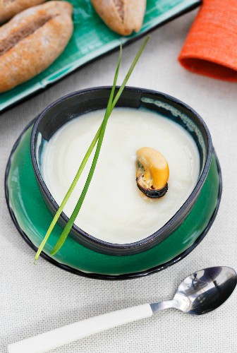 Cauliflower cream with mussels