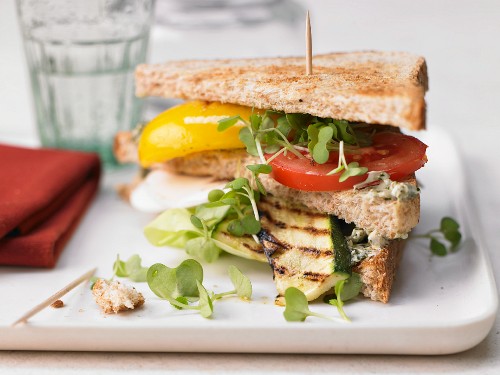 Club sandwiches with grilled vegetables and pesto cream