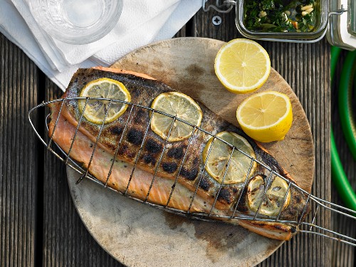 Grilled salmon with mint pesto