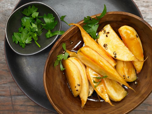 Glazed turnips with maple syrup and parsley