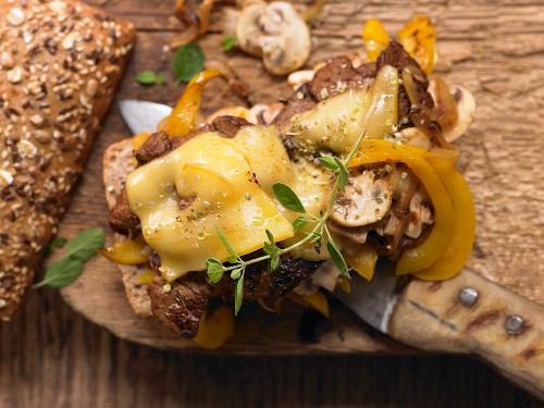 Minute steaks with yellow pepper and onion