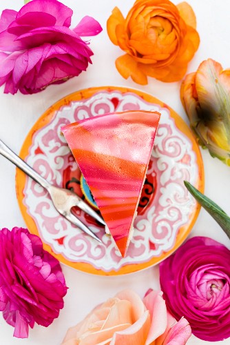 Ein Stück Mirror Glaze Cheesecake (Torte … – Bilder kaufen ...