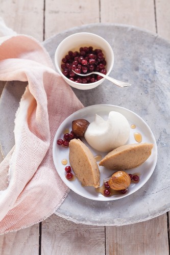 Maronendessert mit Wildpreiselbeeren