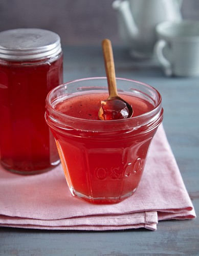 Rhubarb jelly with vanilla and lemon