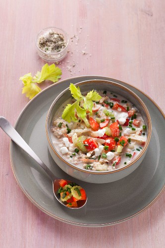 Spicy muesli with vegetables and cottage cheese