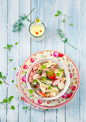Chicken salad with radishes, green beans and strawberries