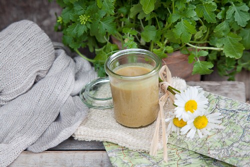 Honey and mustard ointment for a healing massage