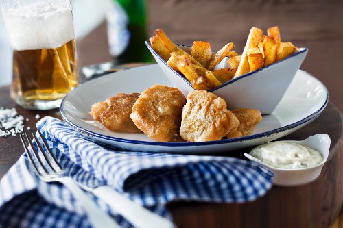 Fish & chips with tartare sauce and beer