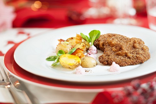 Venison escalope with fried potatoes and bacon for Christmas
