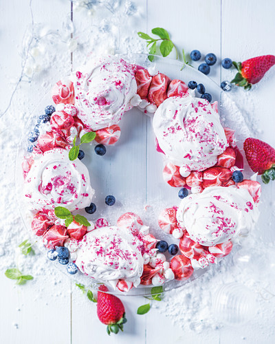 Meringues with berries