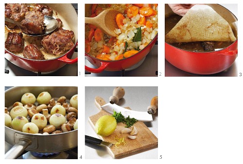 Ochsenschwanzeintopf mit Zwiebeln, Karotten und Pilzen zubereiten