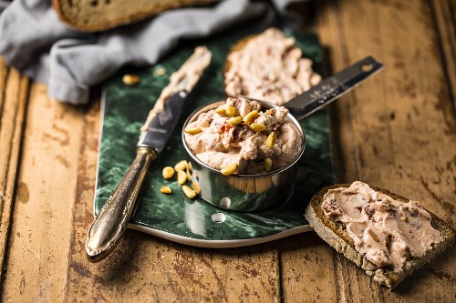 Ricotta spread with dried tomatoes and pine nuts