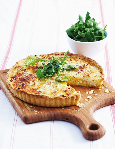 Cheese and onion quiche with rocket, sliced