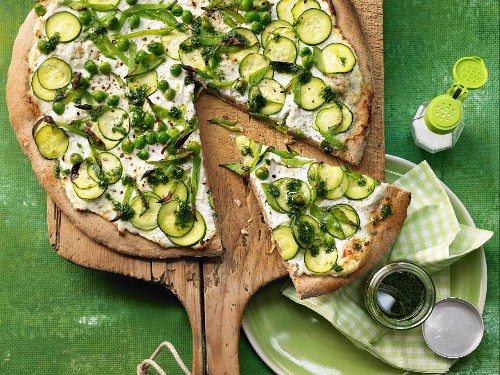 Vegetarische Gemüsepizza mit Petersilienöl