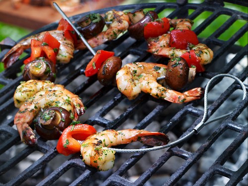 Scampi-Gemüse-Spieß vom Grill mit Knoblauchmarinade