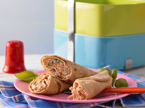 Pancake rolls filled with carrots and poppy seeds