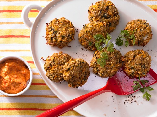 Unripe spelt grain fritters with a creamy pepper dip