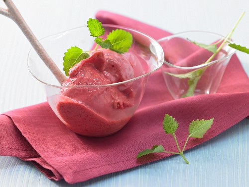 Quick raspberry & yoghurt ice cream