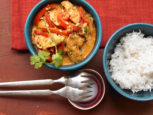 Peanut & chicken curry with pepper and rice