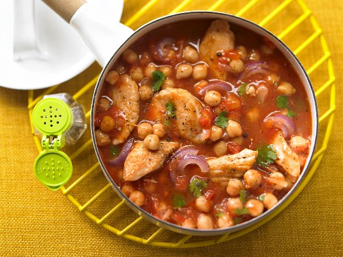 Chickpea & tomato stew with turkey breast