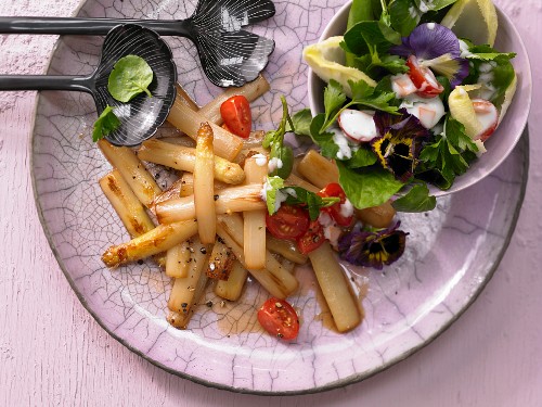 Grilled asparagus with a colourful herb salad