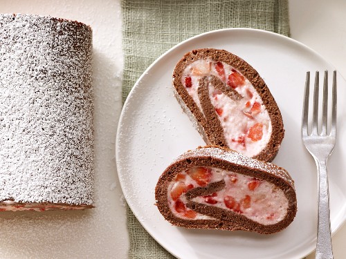 Strawberry tiramisu roll with espresso