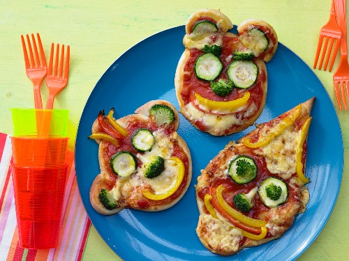 Pizza faces with vegetables