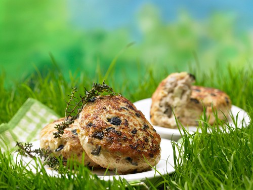 Minced turkey steaks filled with sheep's cheese