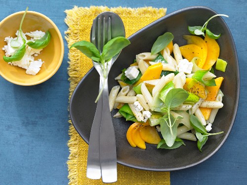 Pasta with mango, leek, sheep's cheese and basil