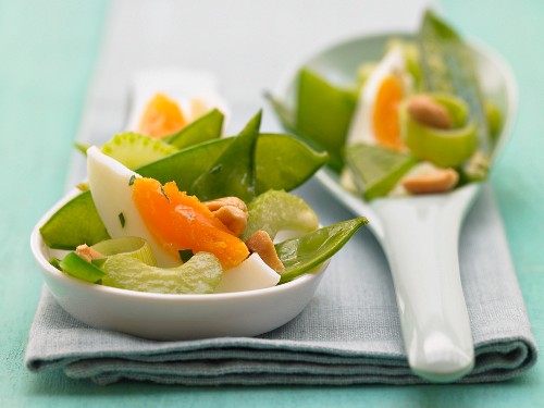 Grüner Eiersalat mit Erdnüssen