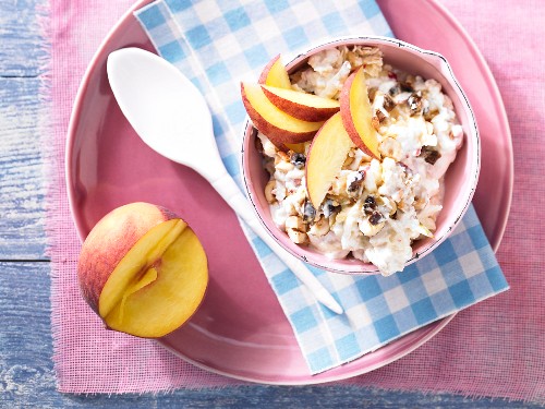 Bircher muesli with peach slices